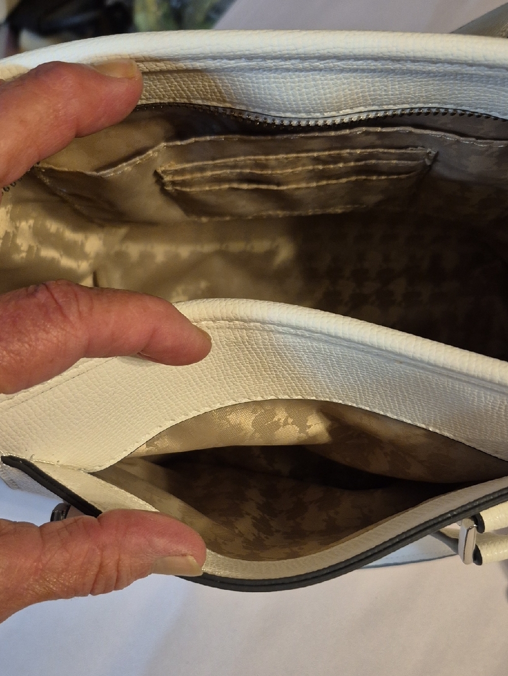 Karl Lagerfeld Tote with Heart Coin Pouch New - Picture 11 of 14